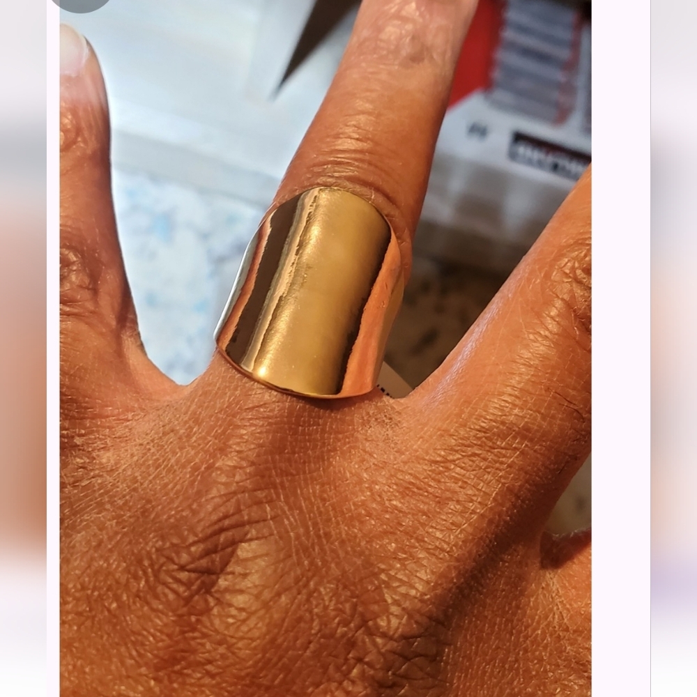 🆕️ PLUS SIZE GOLD-TONE FASHION STATEMENT RING - Picture 4 of 5